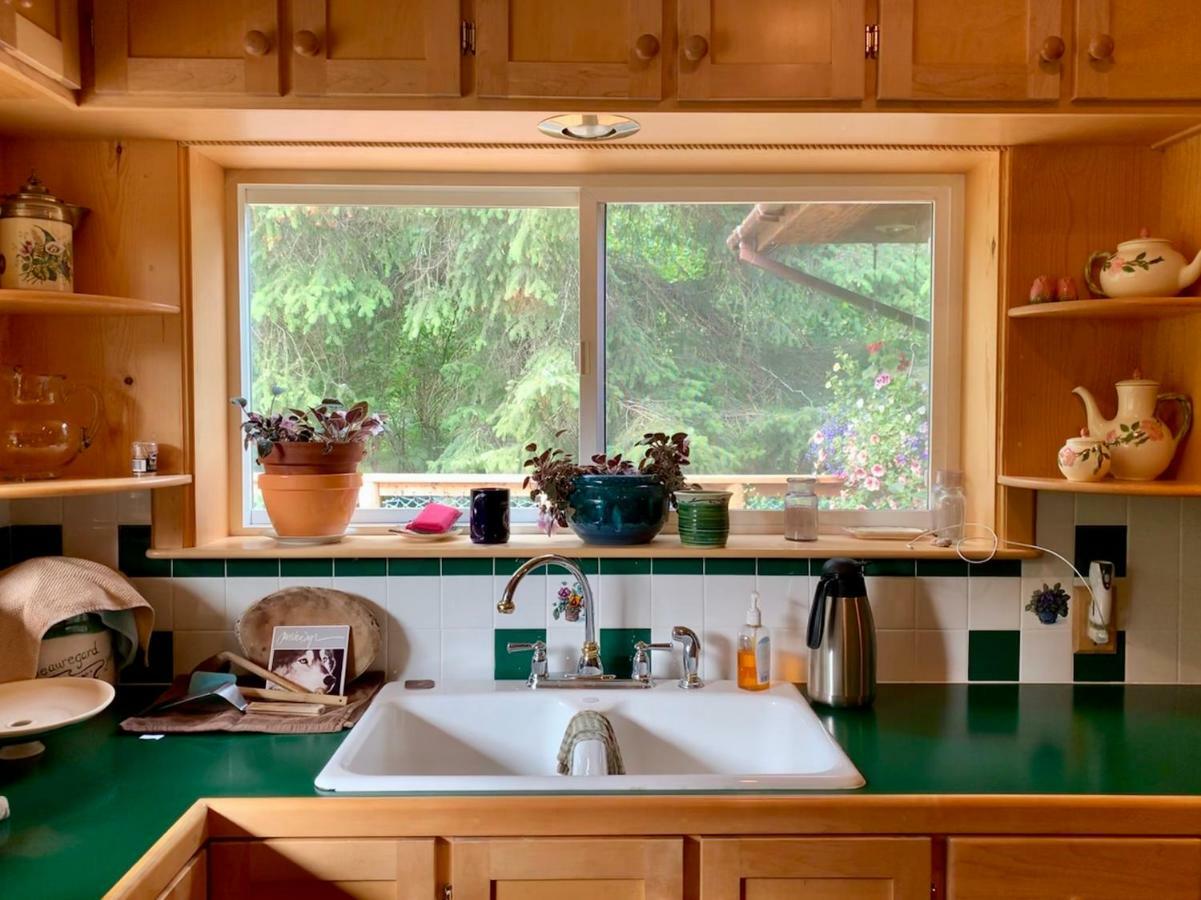 Sourdough Sunrise B&B ซูเวิร์ด ภายนอก รูปภาพ